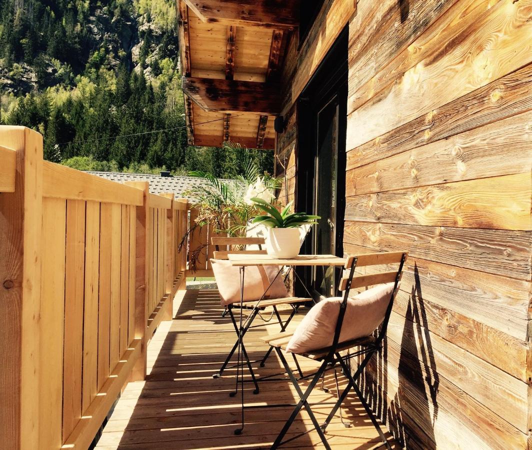 Chalet le petit Nicolas, jacuzzi, vue Mont Blanc Chamonix Esterno foto