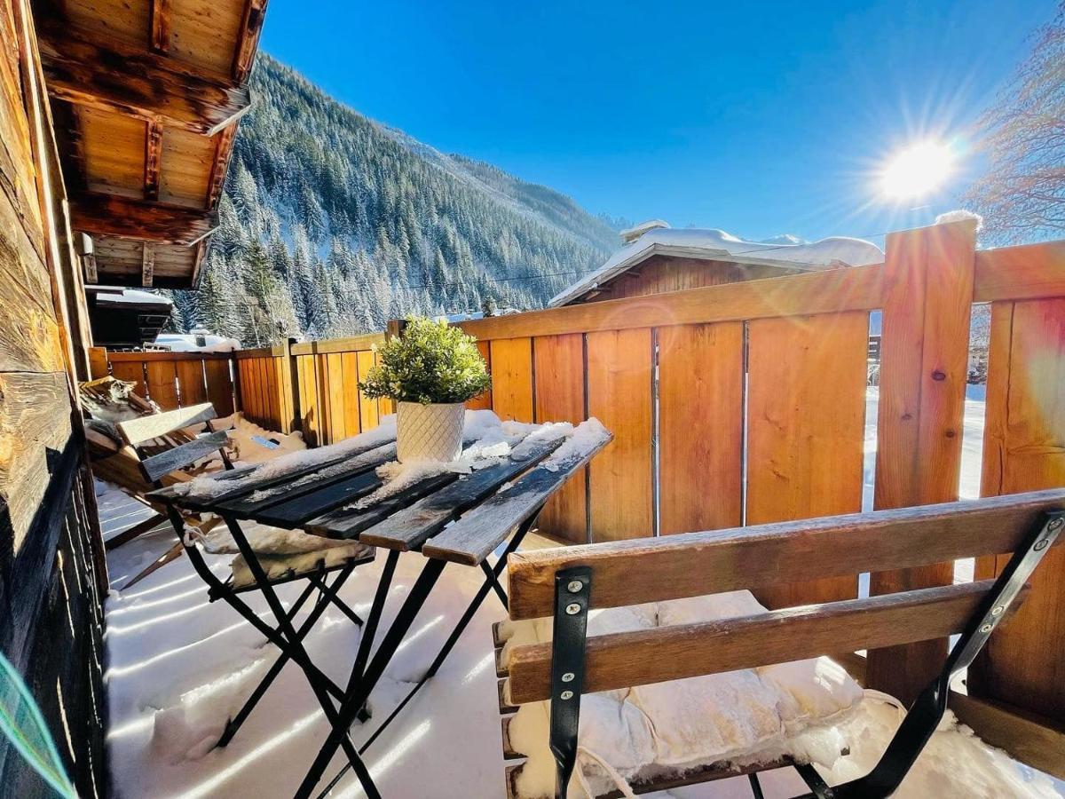 Chalet le petit Nicolas, jacuzzi, vue Mont Blanc Chamonix Esterno foto