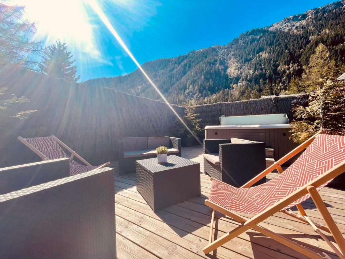 Chalet le petit Nicolas, jacuzzi, vue Mont Blanc Chamonix Esterno foto