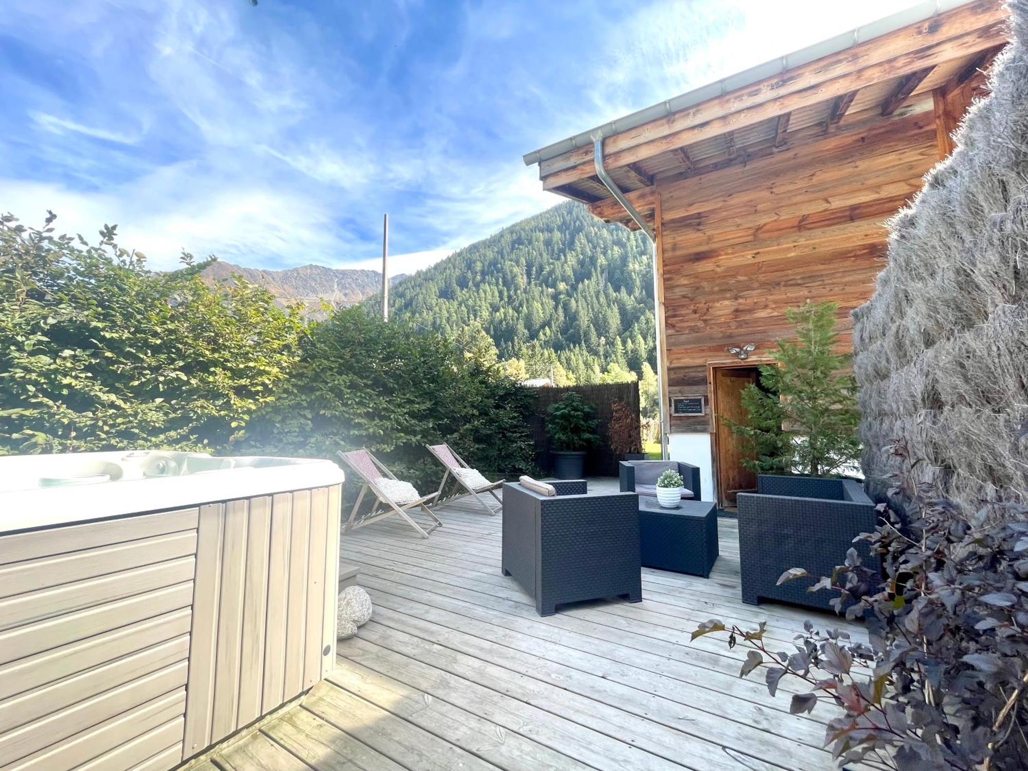 Chalet le petit Nicolas, jacuzzi, vue Mont Blanc Chamonix Esterno foto