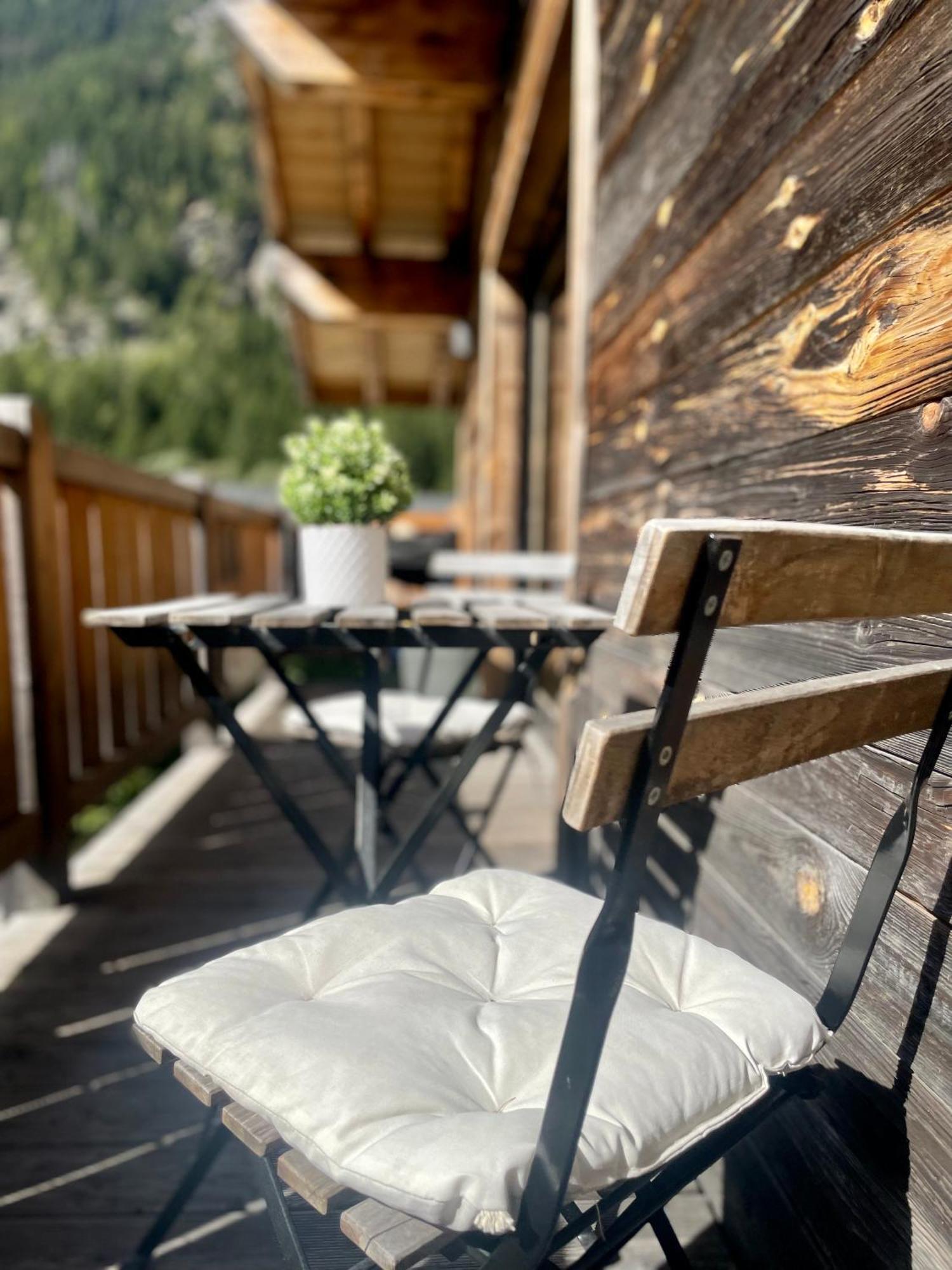 Chalet le petit Nicolas, jacuzzi, vue Mont Blanc Chamonix Esterno foto