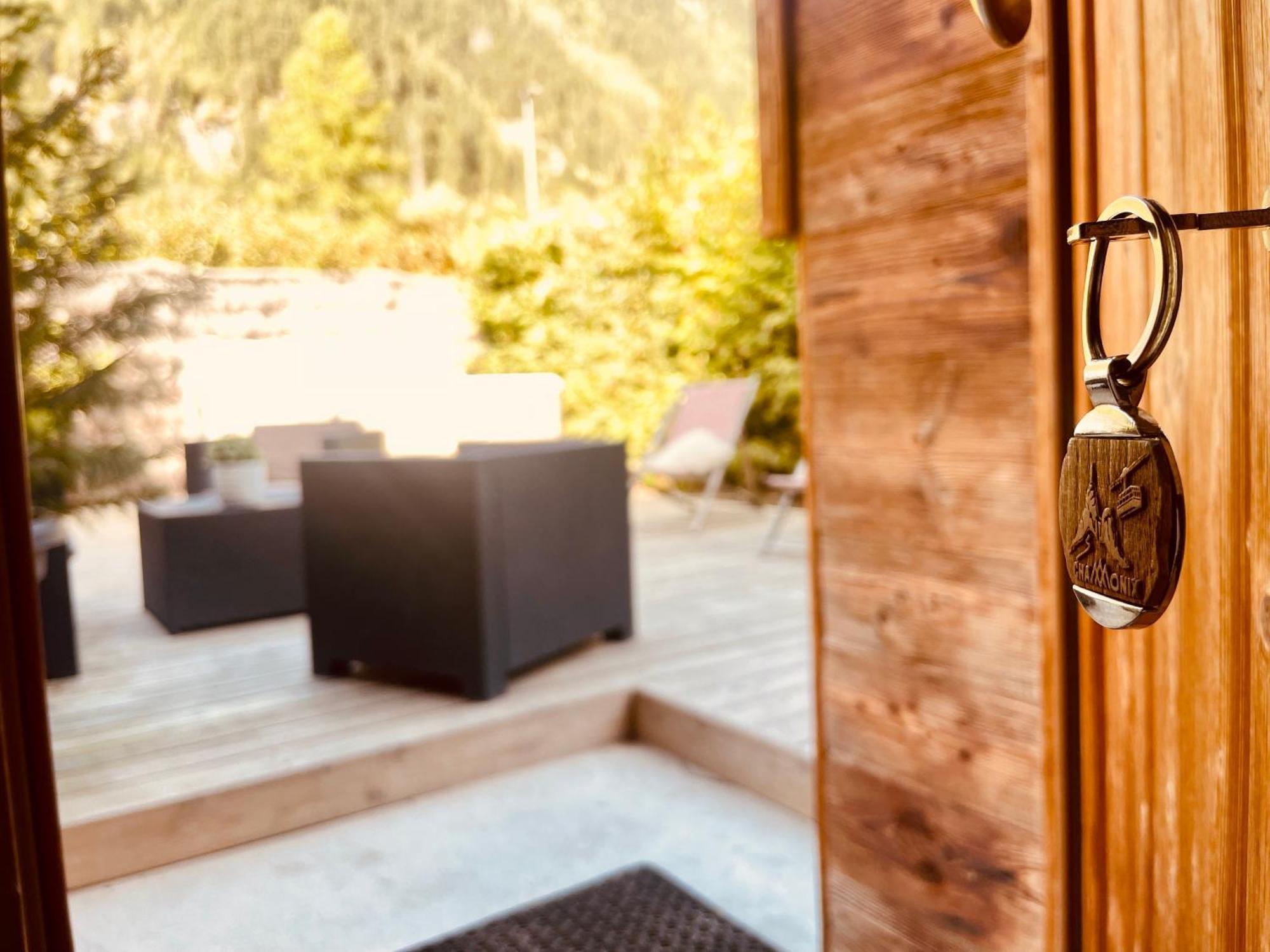 Chalet le petit Nicolas, jacuzzi, vue Mont Blanc Chamonix Esterno foto